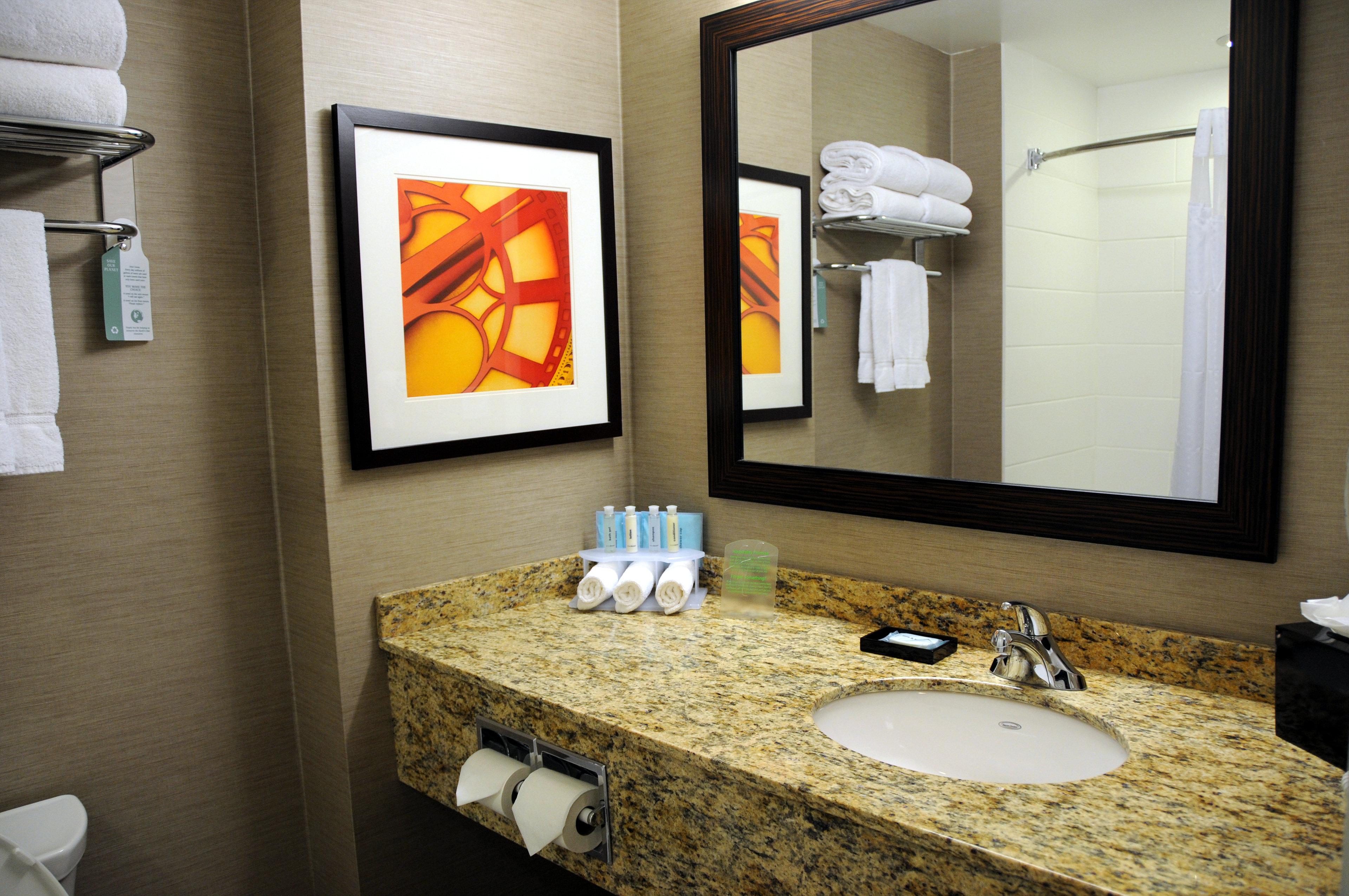 Chateau Inn & Suites Bonnyville Экстерьер фото