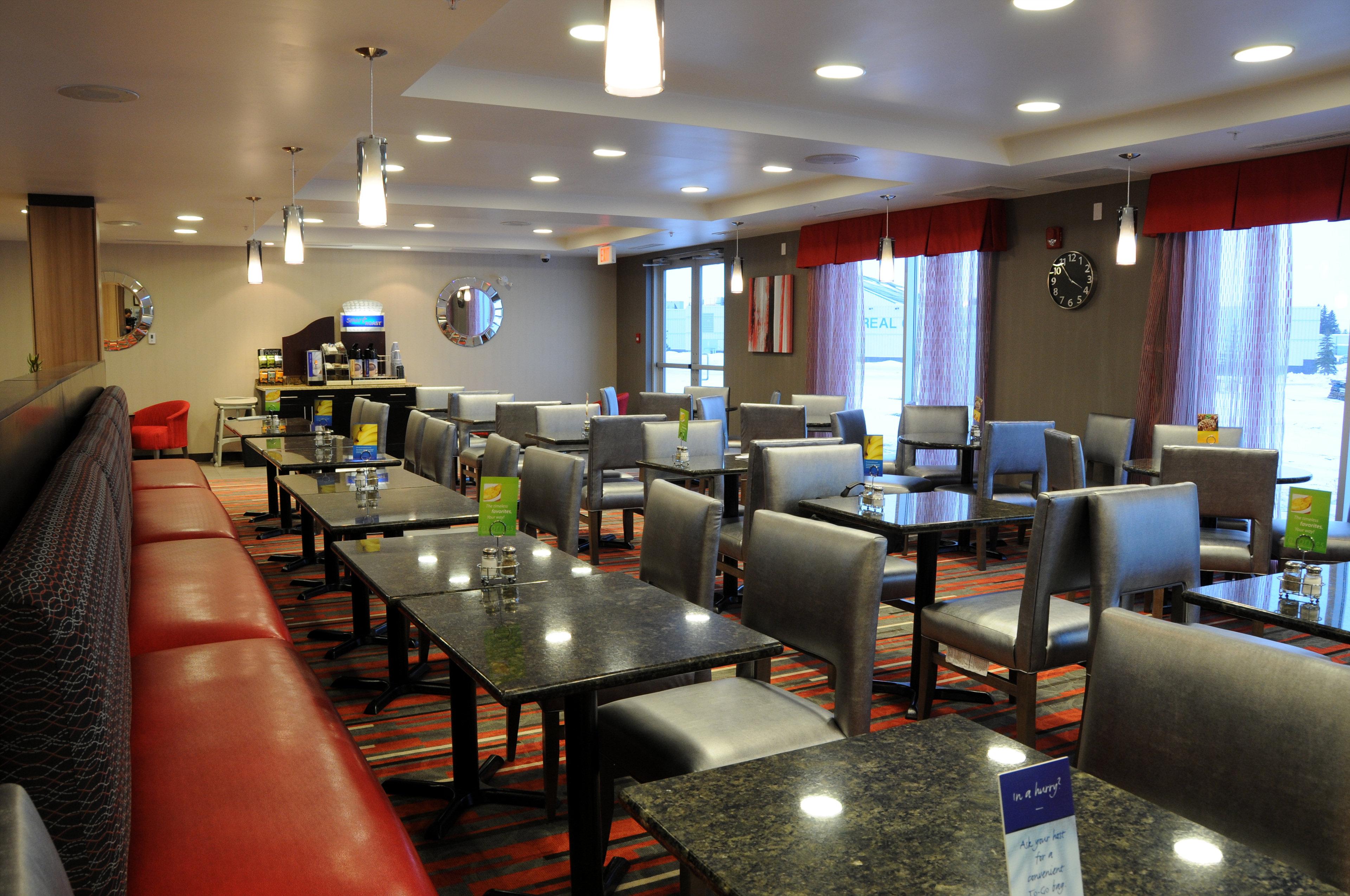 Chateau Inn & Suites Bonnyville Экстерьер фото