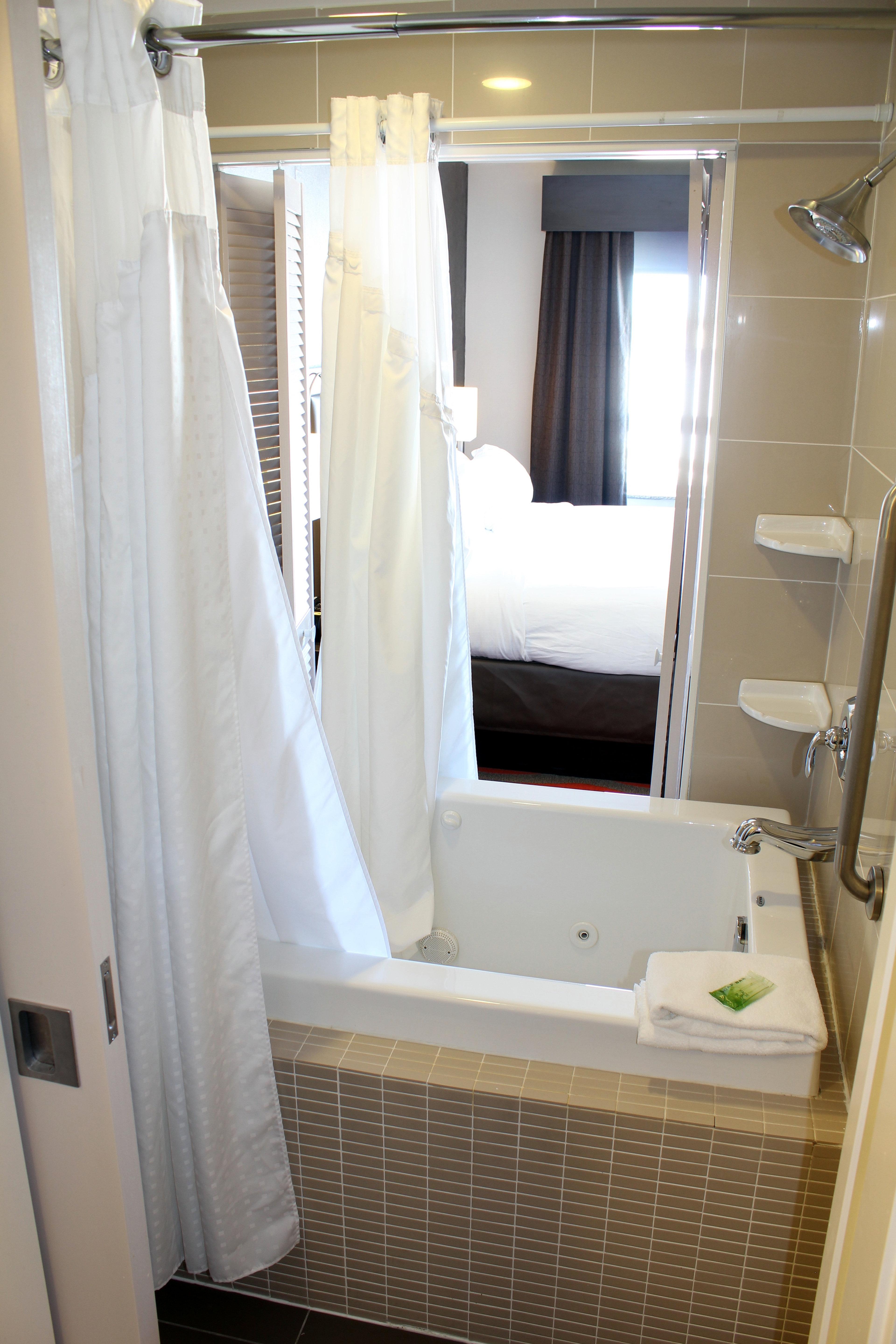 Chateau Inn & Suites Bonnyville Экстерьер фото