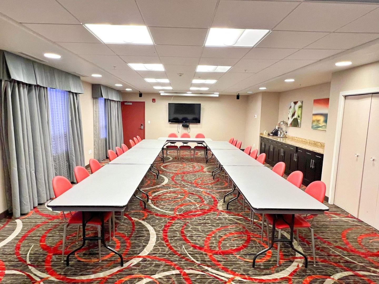 Chateau Inn & Suites Bonnyville Экстерьер фото