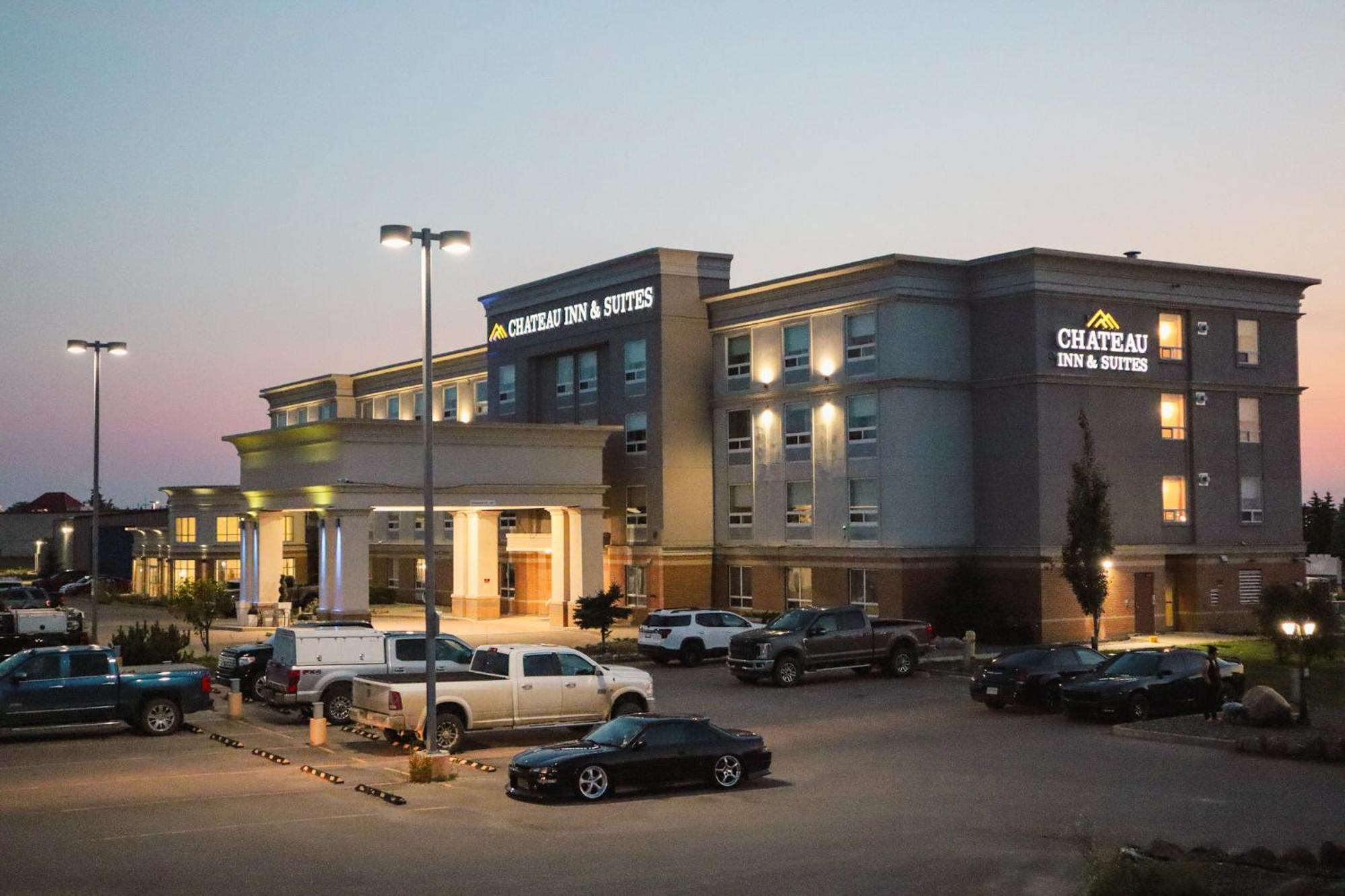 Chateau Inn & Suites Bonnyville Экстерьер фото