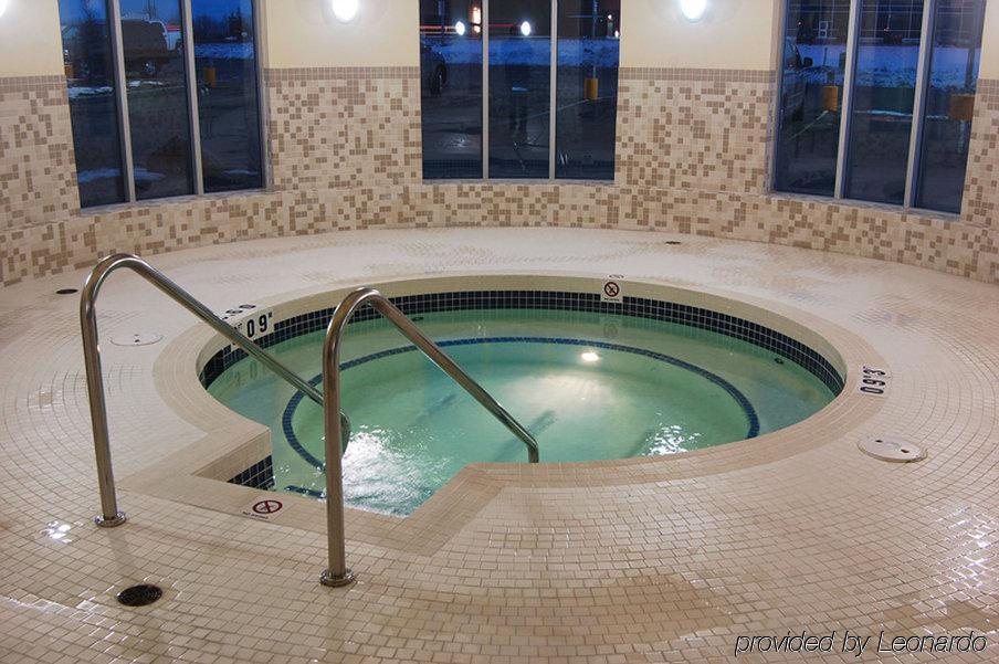 Chateau Inn & Suites Bonnyville Экстерьер фото