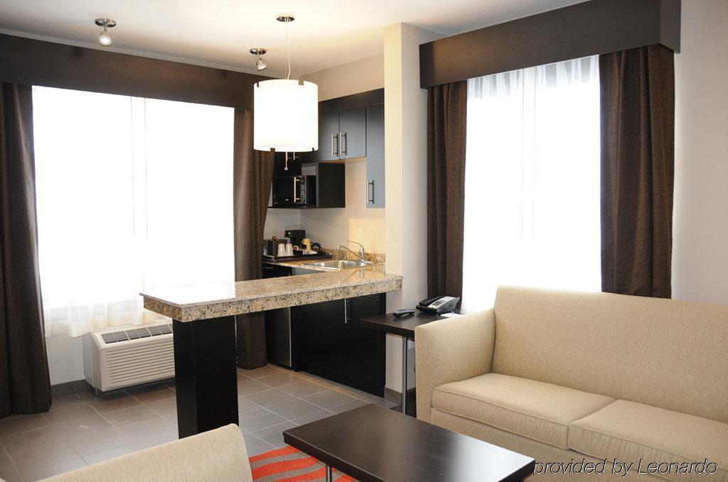 Chateau Inn & Suites Bonnyville Экстерьер фото