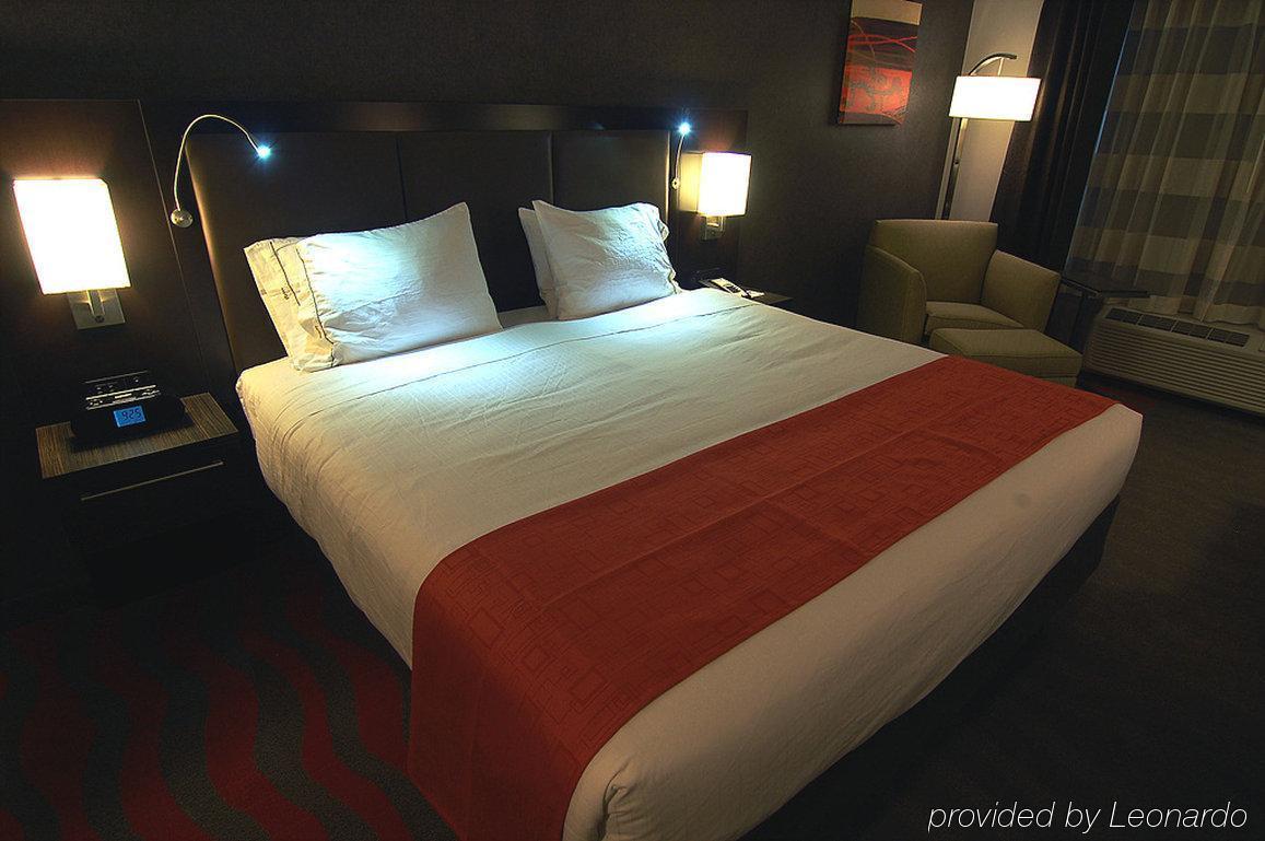 Chateau Inn & Suites Bonnyville Экстерьер фото