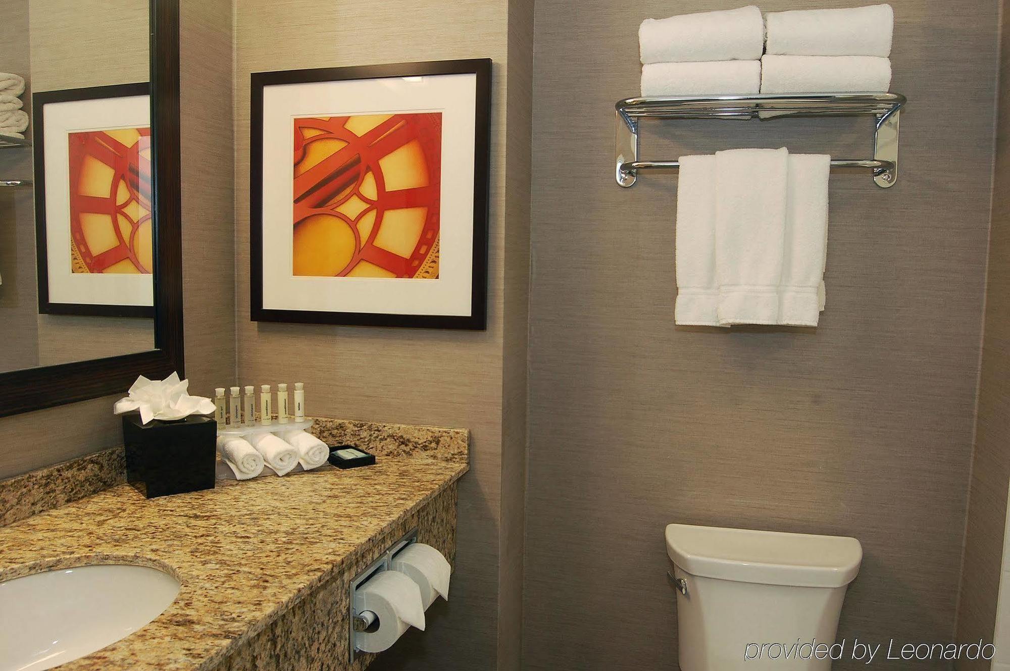 Chateau Inn & Suites Bonnyville Экстерьер фото