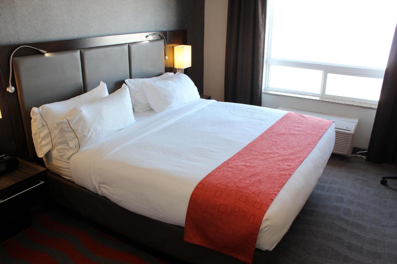 Chateau Inn & Suites Bonnyville Экстерьер фото